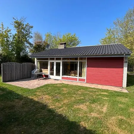 Knusse Bungalow Op Groen Park! Ouddorp Exterior photo